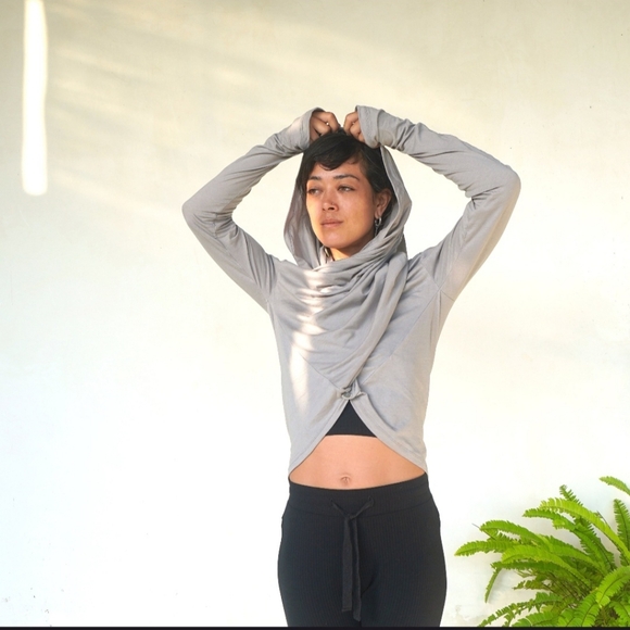 Organic Cotton Infinity Shrug - Picture 2 of 4